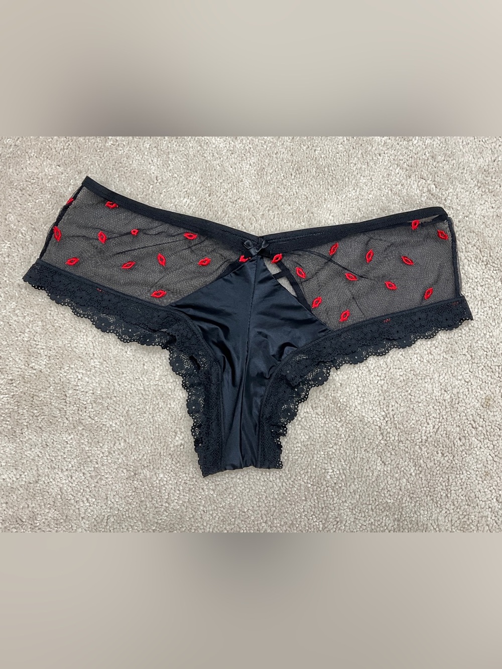 New Victoria's Secret Very Sexy Black Strappy Back Lip Print Cheeky Pantiee XL